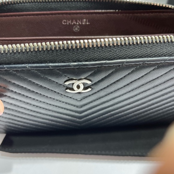 Chanel Zippy wallet in V stitches black lambskin wallet with auth card,box&dbag - Picture 11 of 12
